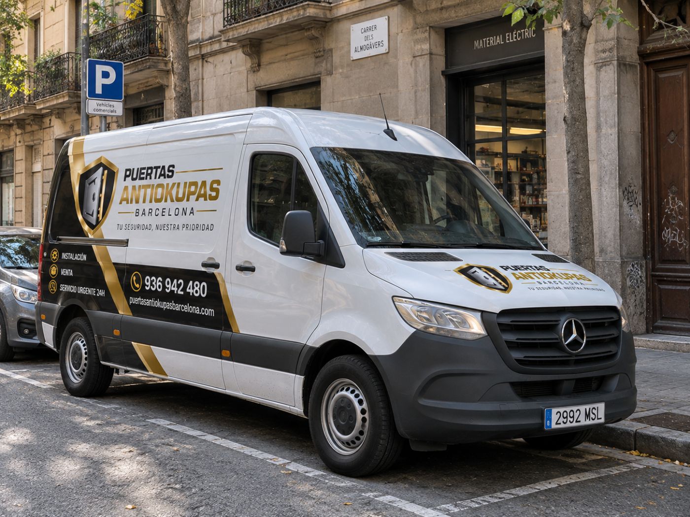 Furgoneta de Puertas Antiokupas Barcelona en el almacén
